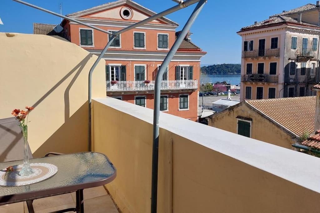 Old Port View Apartment, Διαμέρισμα Στο Κέντρο 2 Υπνοδωματίων Corfu  Exterior photo